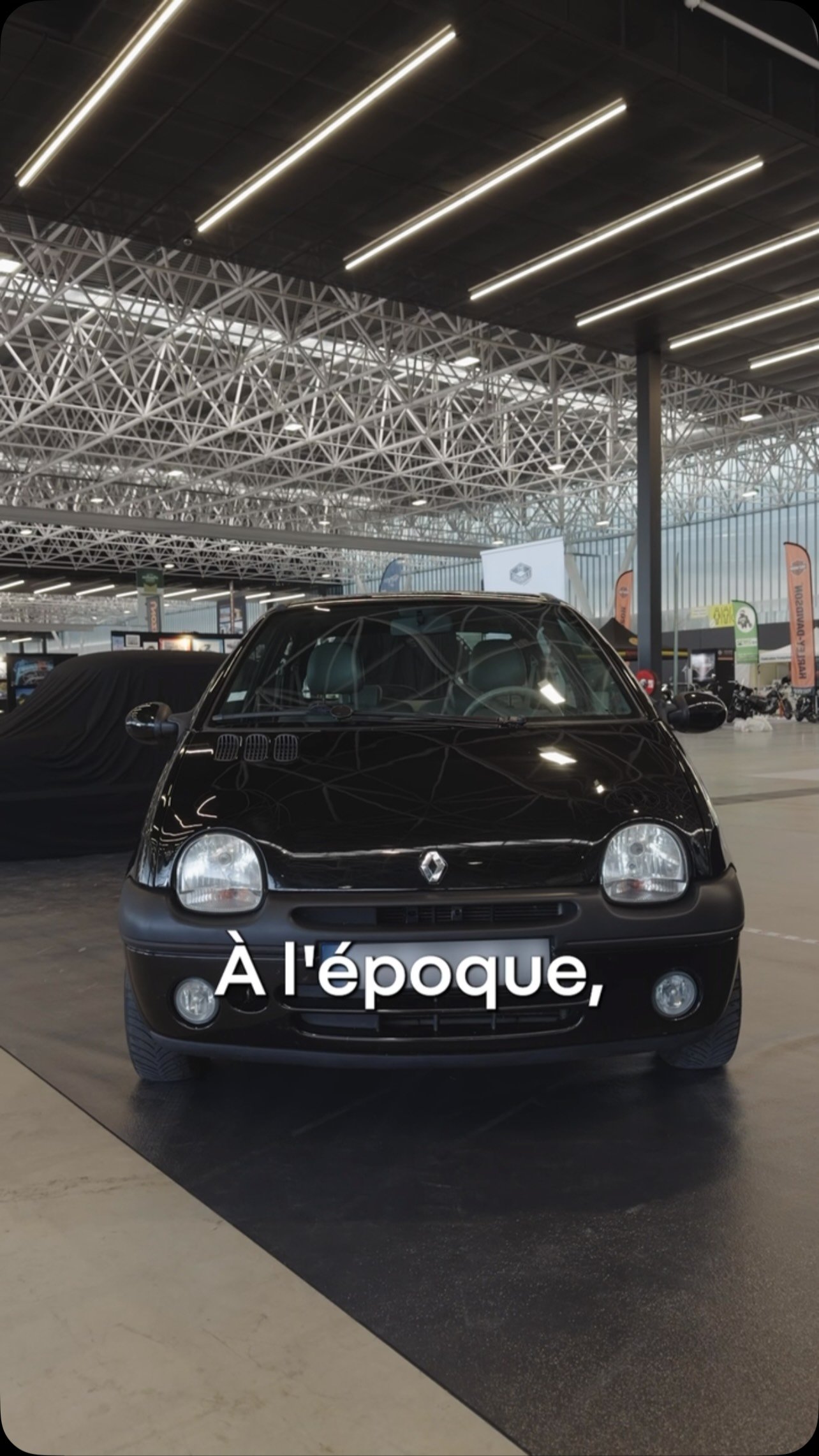 Pour reconnaître une vraie Twingo Initiale, regarde les jantes avant le cuir. Beaucoup de Twingo ont reçu un i